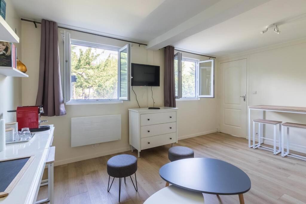 Maisonnette Dans Jardin Partage Bois-Colombes Exterior foto